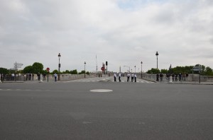 The first part of the actual parade comes over the bridge.